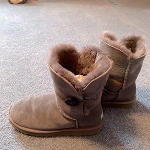 Ugg Bailey Button gray. Size 7.